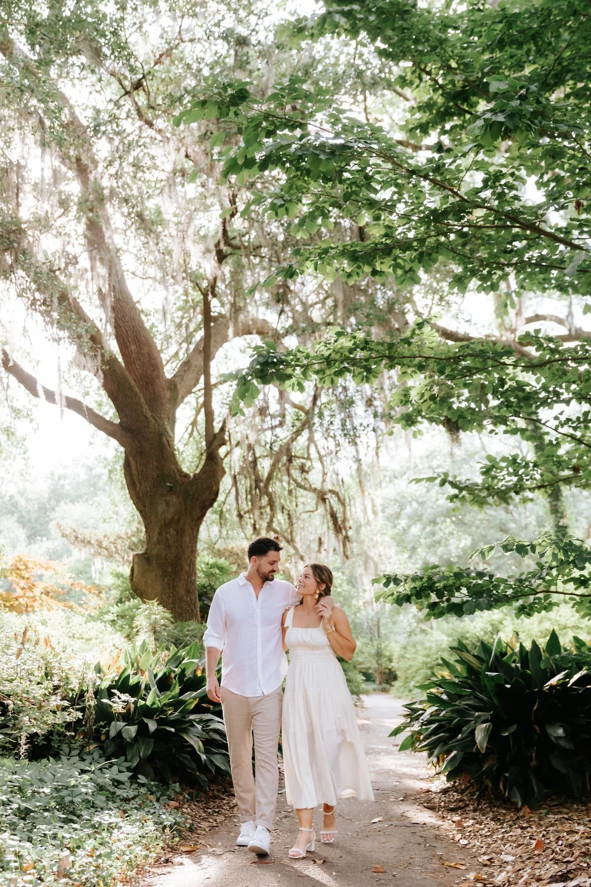 downtown-charleston-engagement-session-spring-0002.JPG