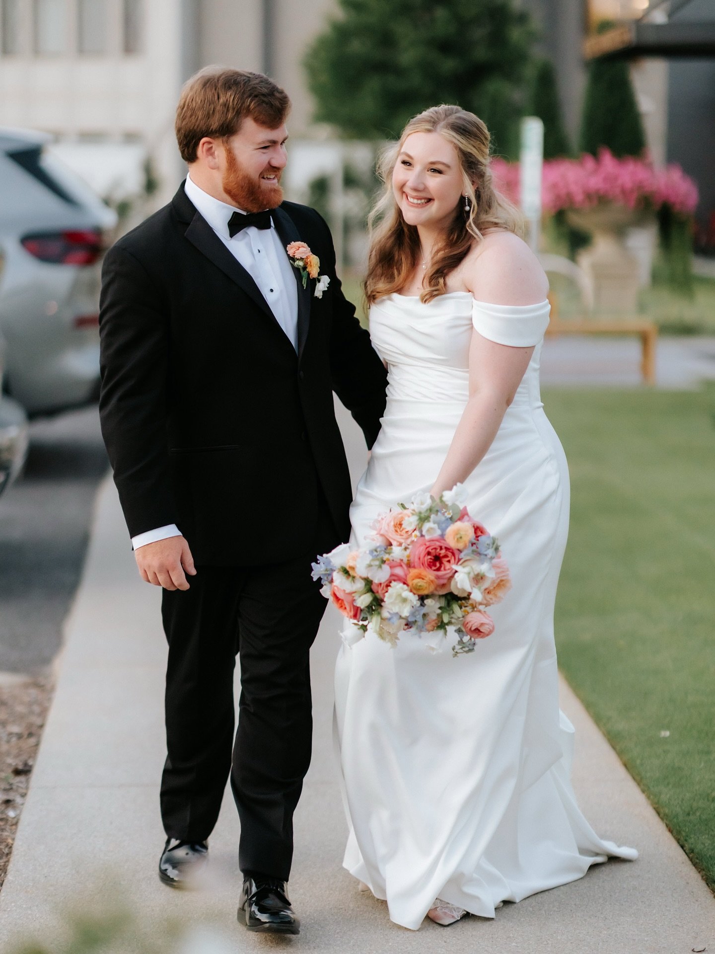 Sarah &amp; Jason | Greenville, SC ✨

Golden hour at Hotel Hartness.
Just married, just glowing.
Moments like this&hellip;they&rsquo;re why I do what I do.
.
.
.
Venue:&nbsp;@hotelhartness
Coordination: @hillandcoevents
Officiant: @weddingsbyrichardb