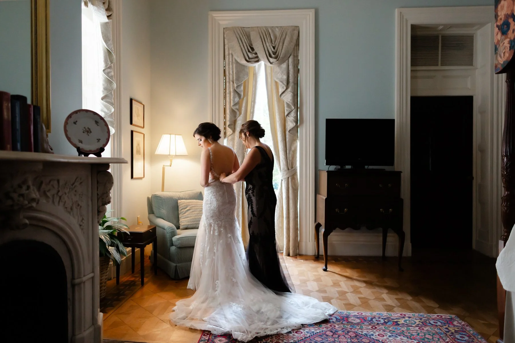 mother-helping-bride-dress-charleston-rutledge-inn.jpg