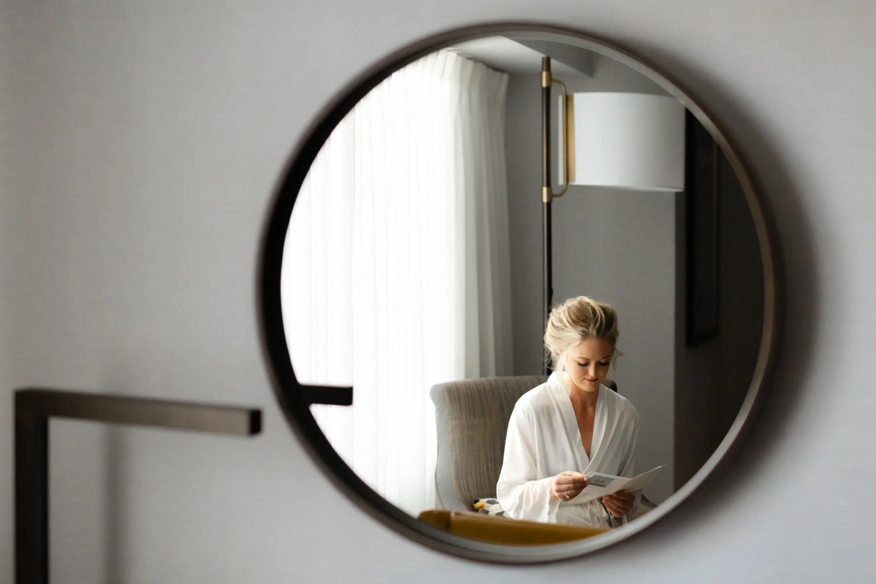 bride-reading-letter-wedding-day-greenville.jpg