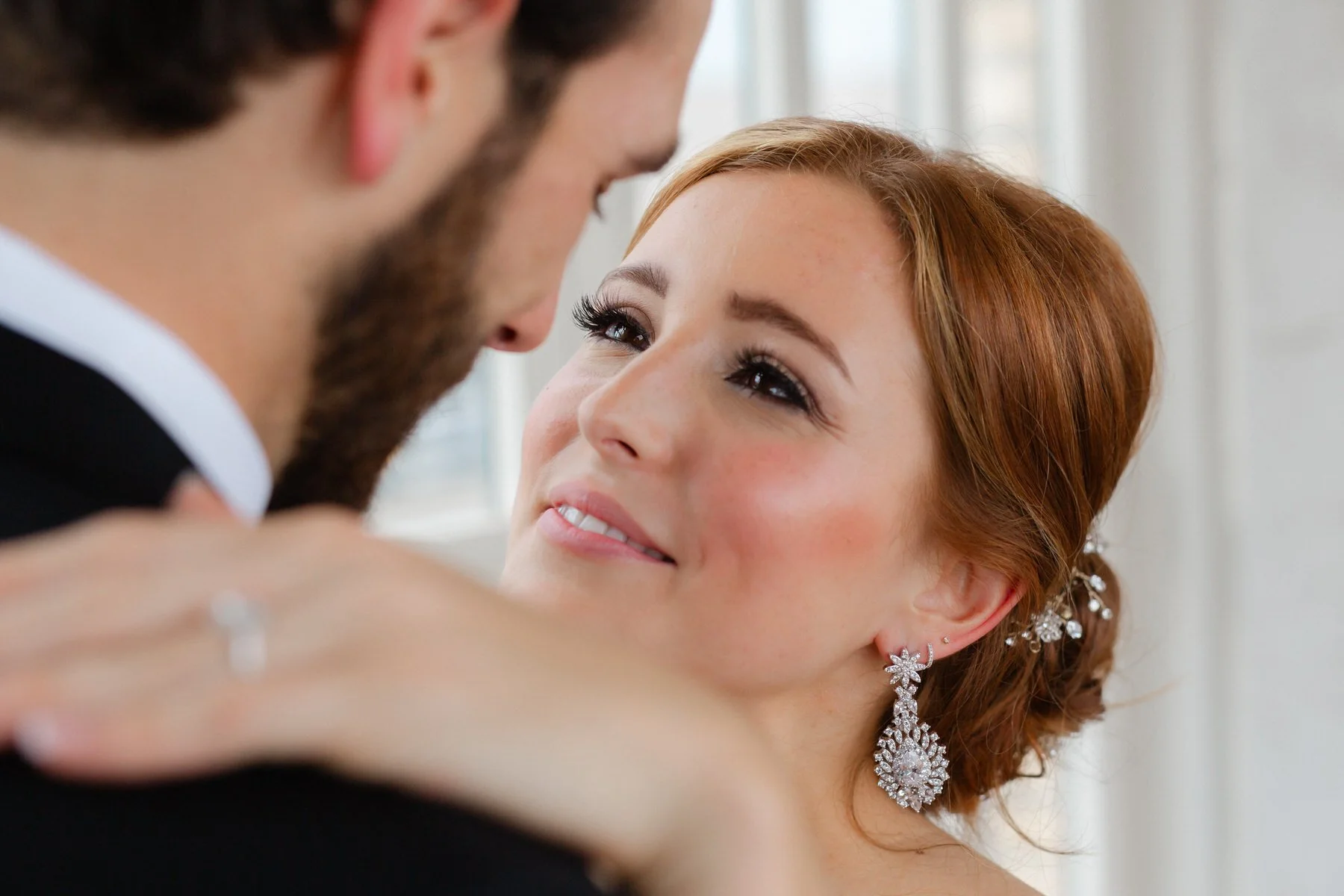 bride-groom-st-anthony-san-antonio-looking-into-eyes.jpg