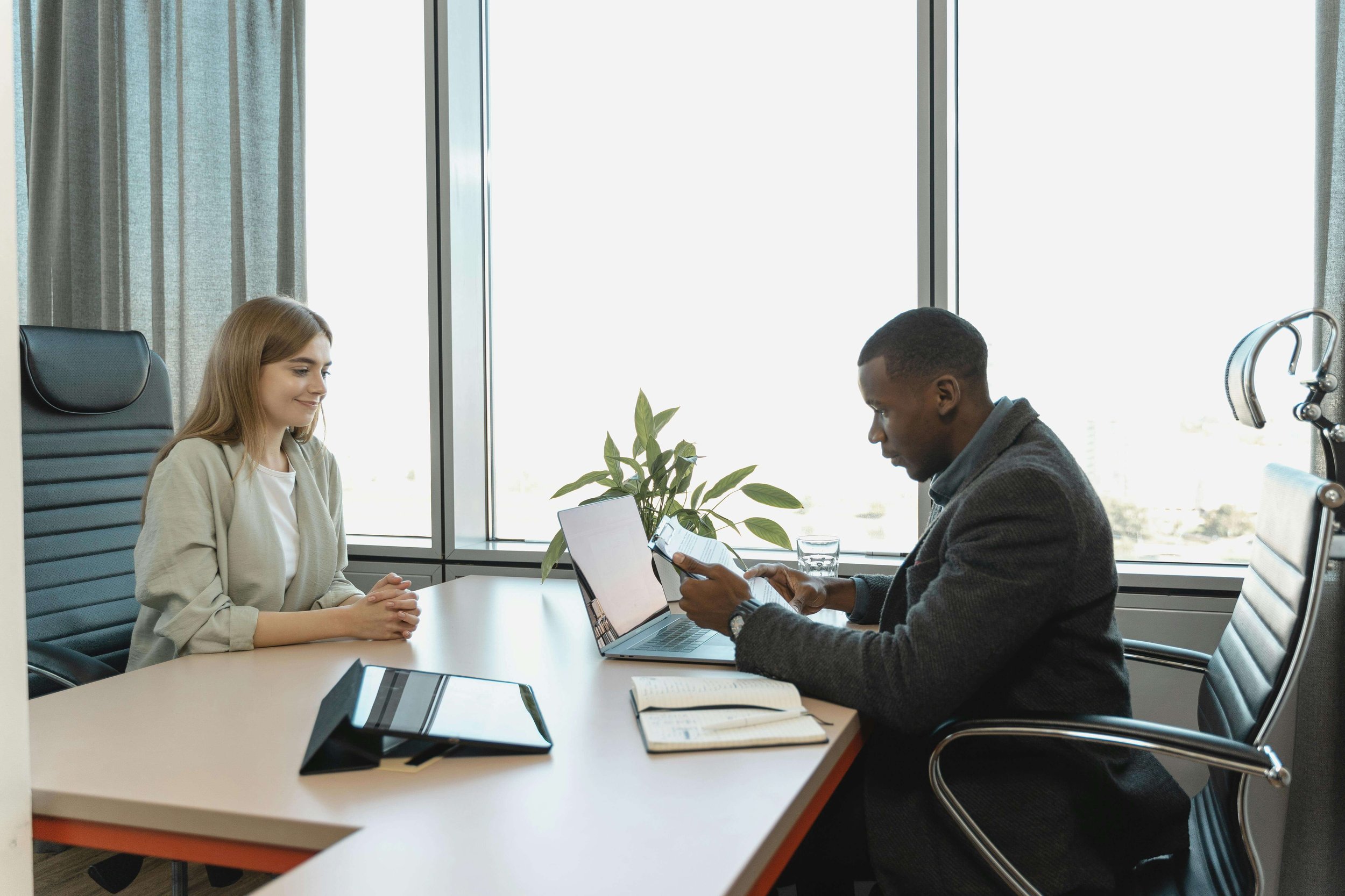 Employee meeting with neuropsychologist in Los Angeles, CA for adult ADHD testing in Redondo Beach, CA to assess attention and cognitive functioning concerns