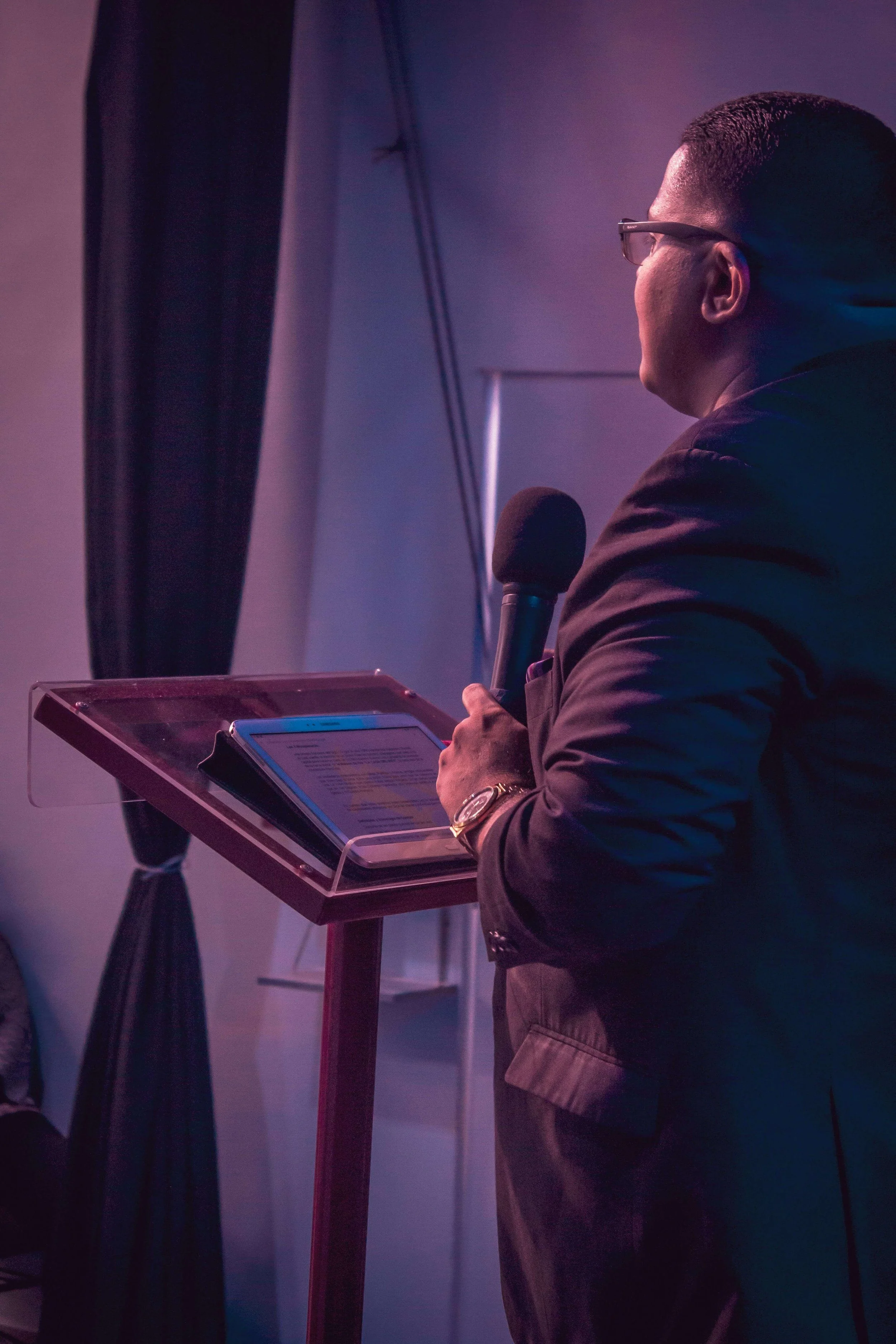 What’s the Difference Between a Motivational Speaker and a Mental Health Speaker?