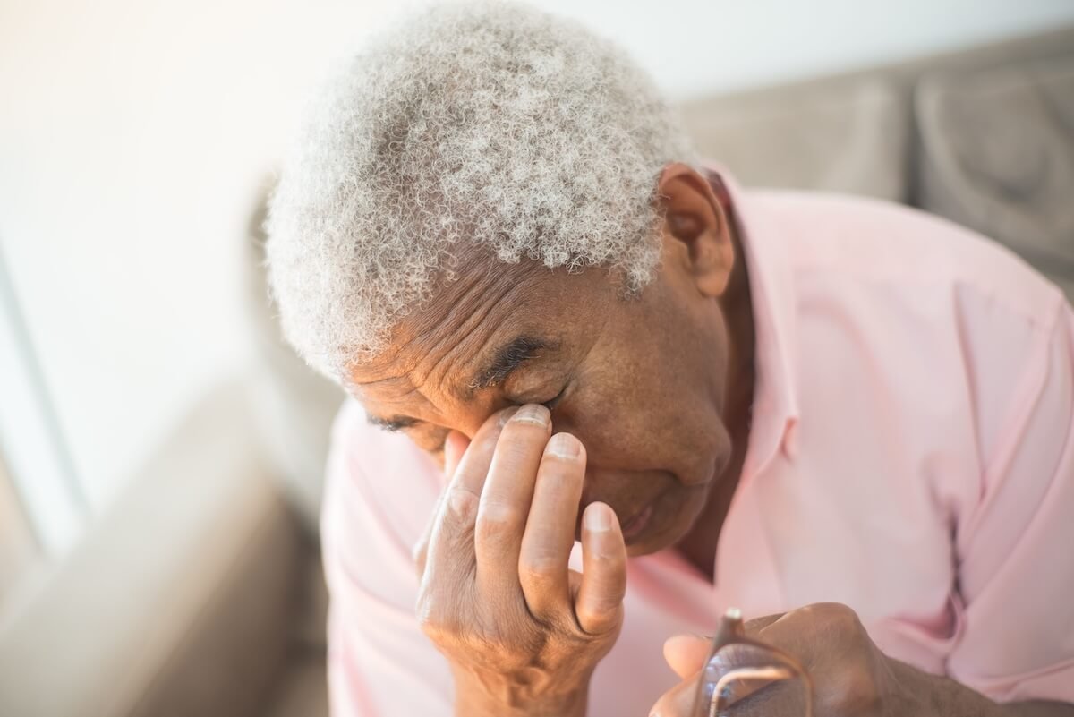 Elderly person in distress representing why psychological evaluation in Los Angeles and capacity testing in Los Angeles, CA must wait until delirium resolves