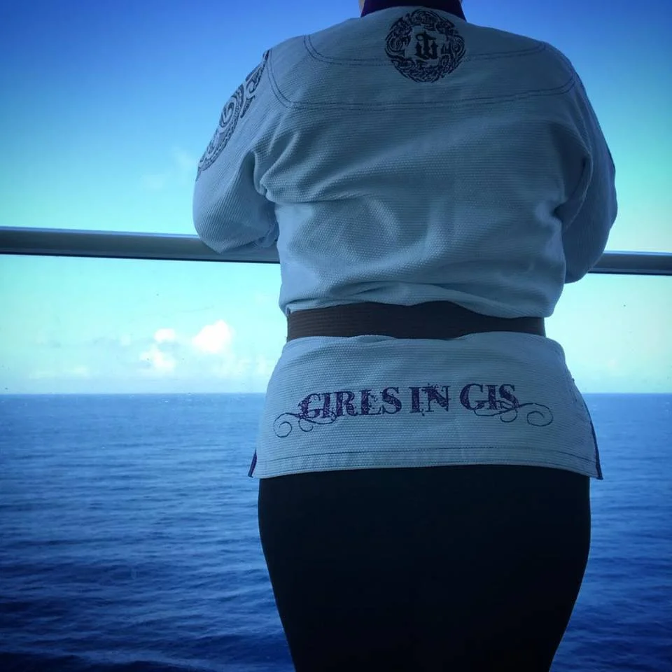 GirlsinGiBalcony.jpg