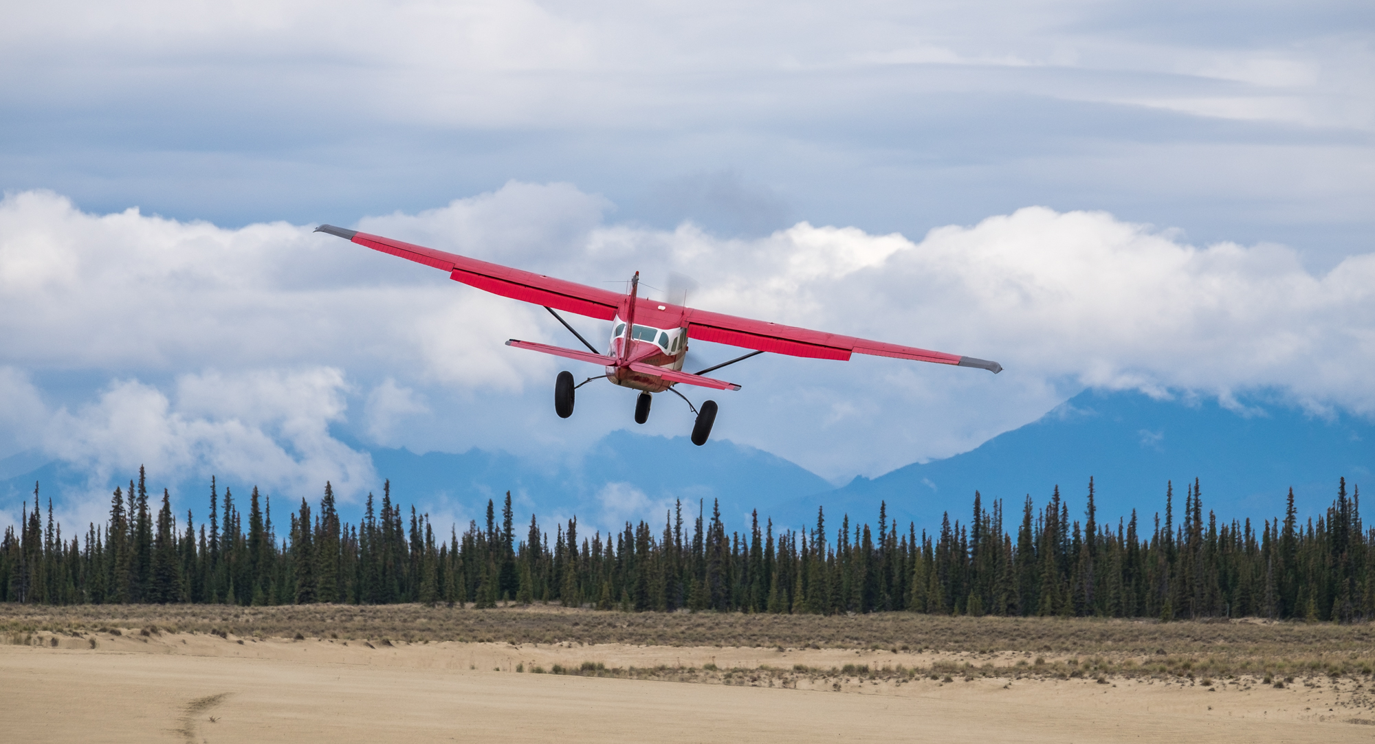Our bush plane with tundra tires takes off, leaving us with the solitude of Kobuk Valley National Park in Alaska. 
