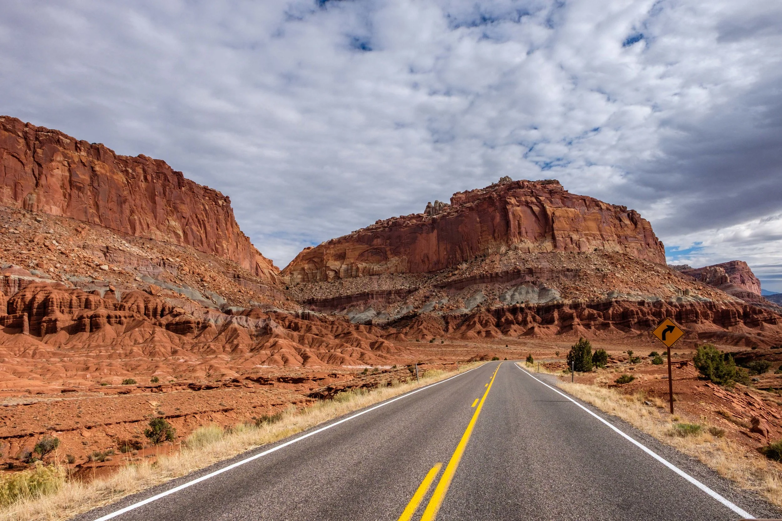 Driving towards the formation known as the Castle, which is located near the visitor center.