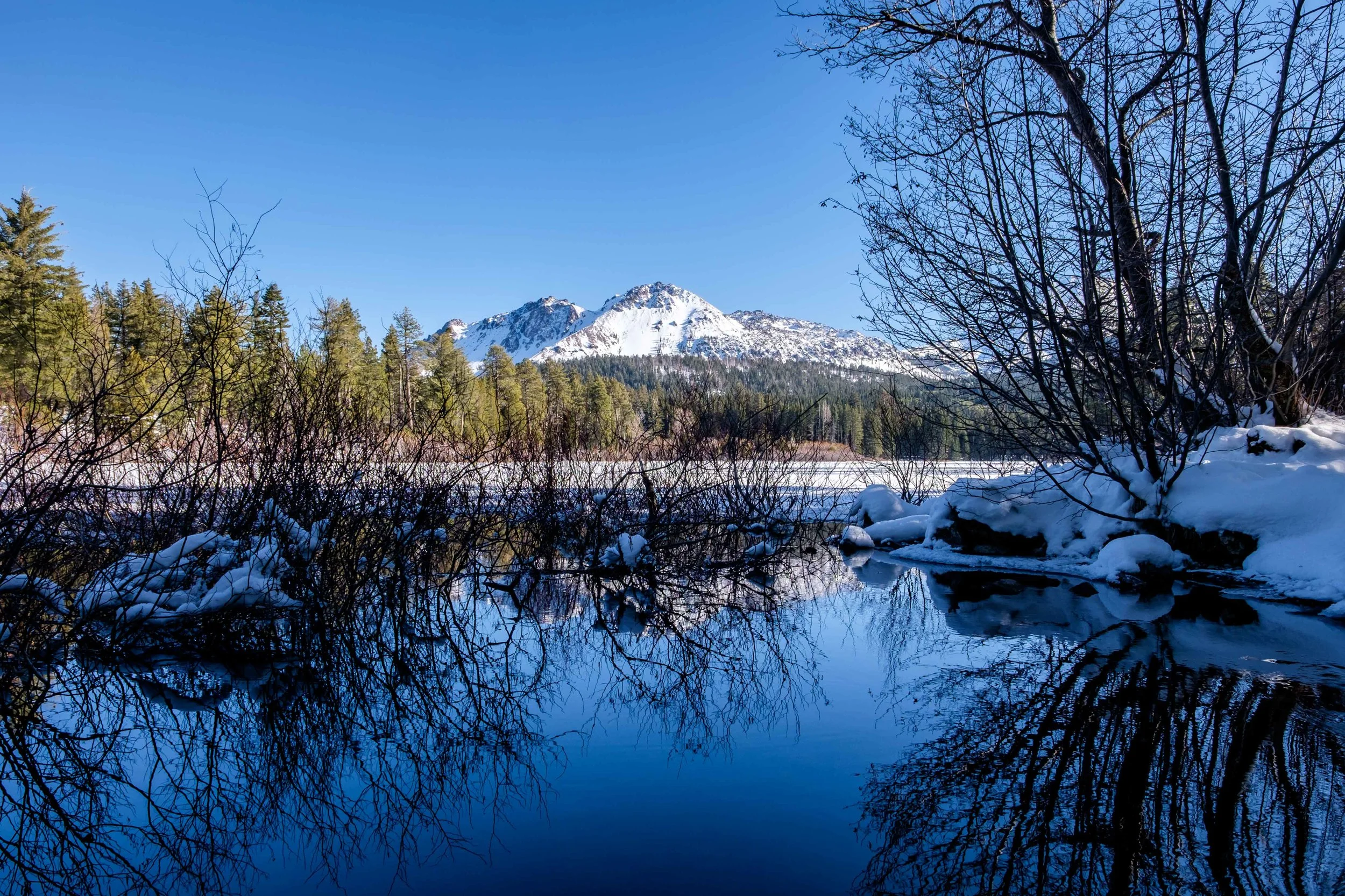 A serene setting at Manzanita Lake during the winter. 