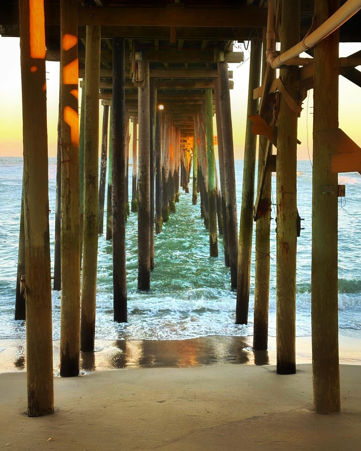 Test shot from beneath the Rodanthe Pier. It would&rsquo;ve been a lot better at sunrise but I never wound up making it back for sunrise ;) This old boardwalk is rickety as all get out (and for sale if anyone&rsquo;s in the market for a pier!) 

☀️👣