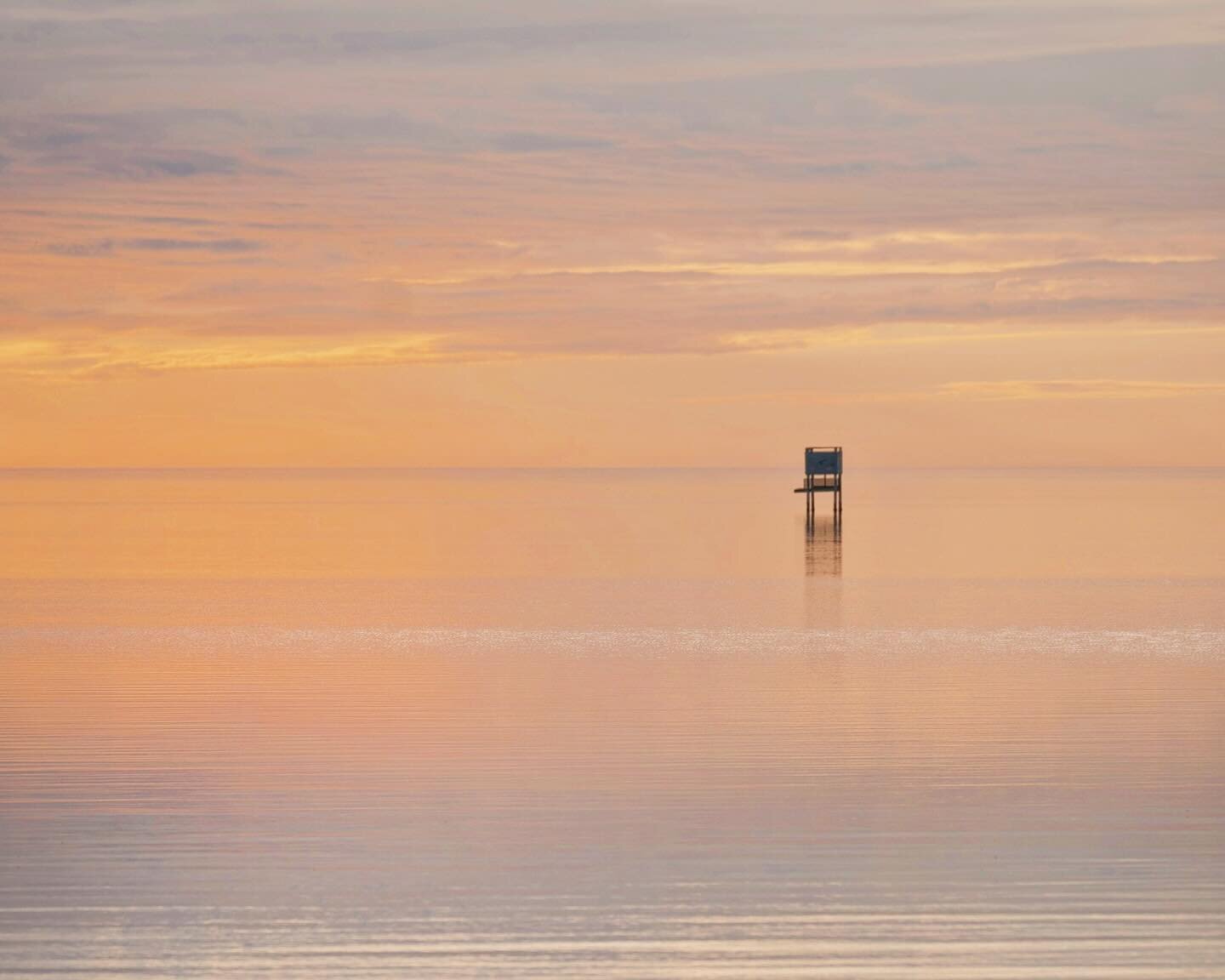 Anyone know the function of this structure that gets to live surrounded by the serenest of waters? 

📍🗺️ On the bay side of Hatteras Island, North Carolina 

#obx #northcarolina #visitnc #outerbanks #sunset #watercolors #stillwaters #reflectionphot