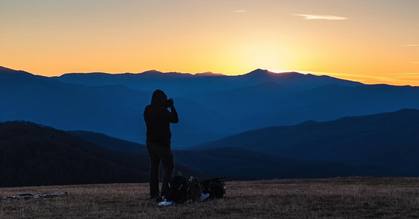 Fade to blue in the Great Smoky Mountains 🤩
The more I get to know the Carolina region and particularly this national park and wilderness the more I love it there

#nationalparks #publiclands #blueridgemountains #sunset #bluehour #mountains #landsca