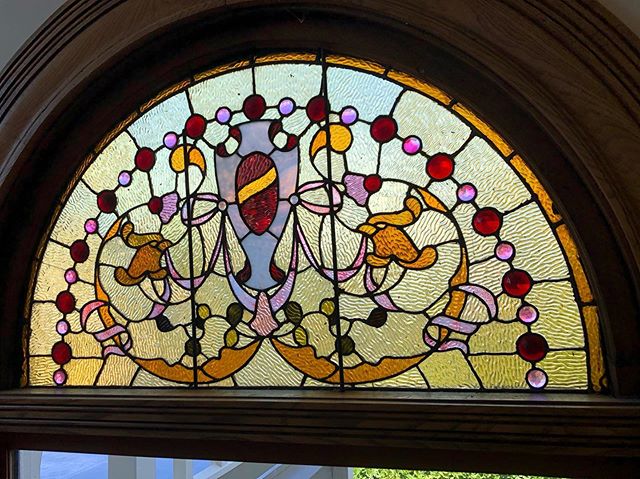 Stopped in today to consult on some repairs at one of the oldest homes in Seattle&rsquo;s Green Lake neighborhood, the c. 1890 Fredrick A. McDonald house. This beautiful window is on the stair landing.

#seattle #stainedglass #greenlake #historicpres