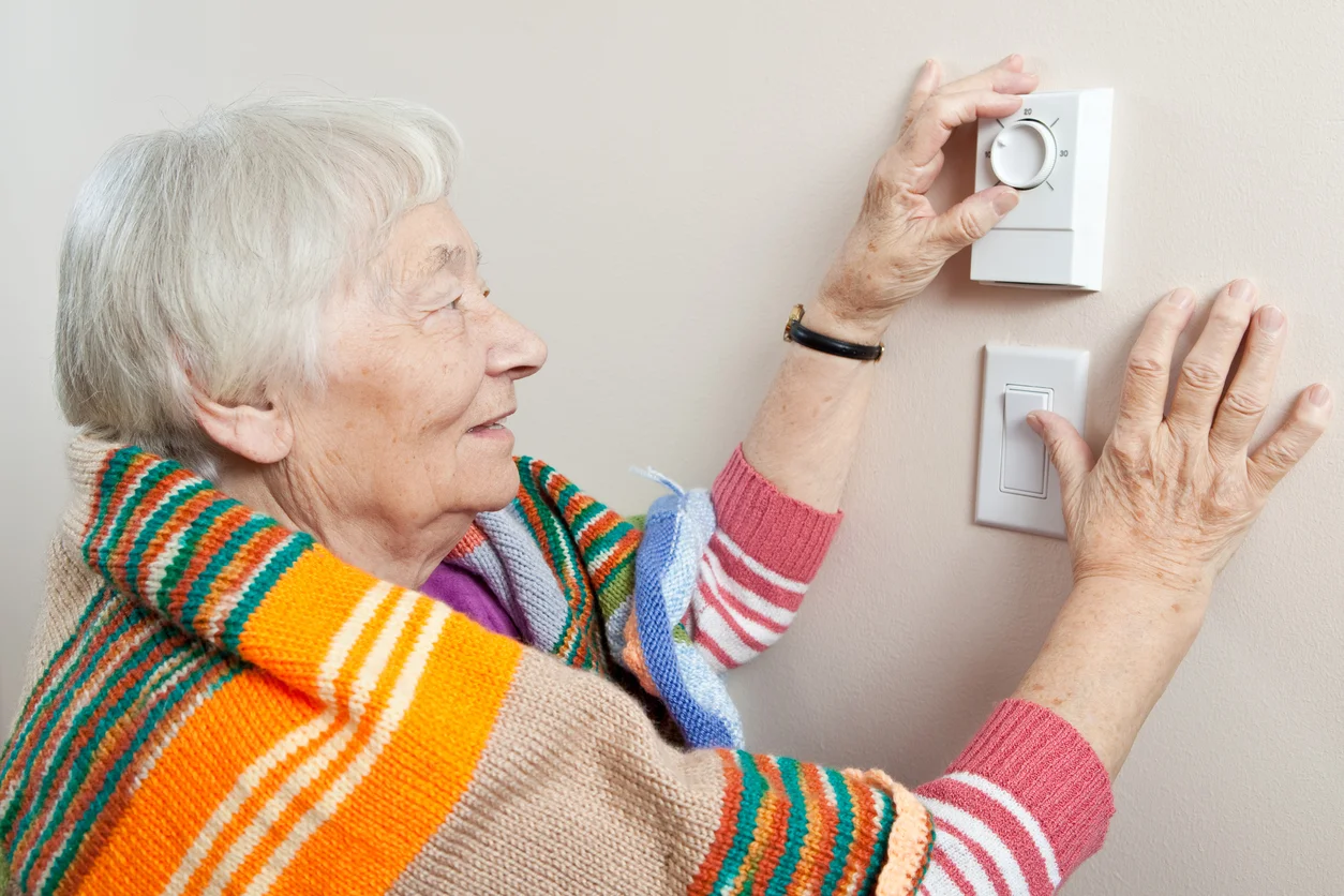 iStock-135849288_elderly-woman-adjusting-thermostat.jpg
