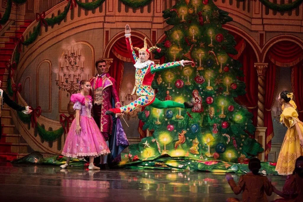 masha-and-harlequin.original.jpg
