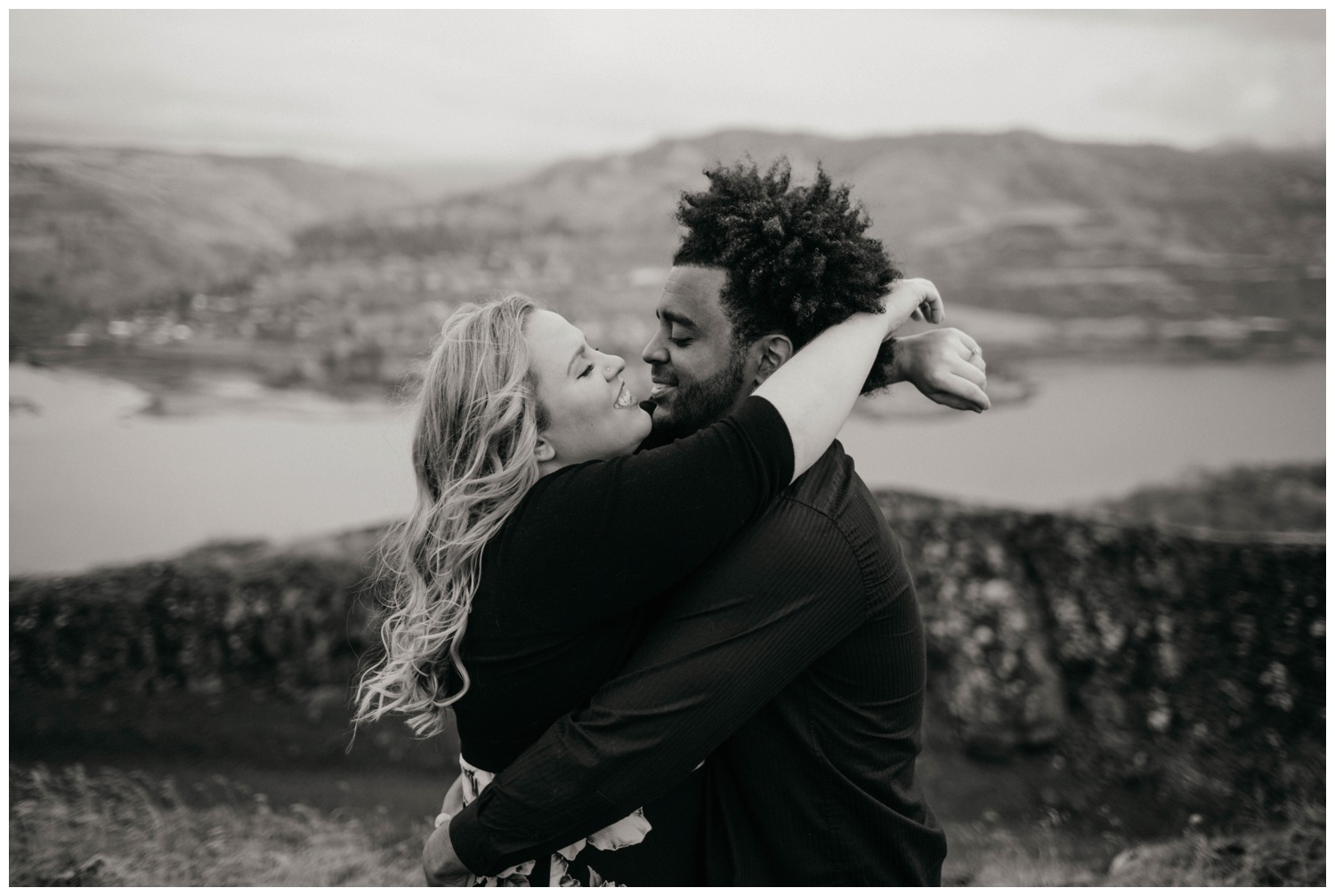 rowena_crest_intimate_engagement_session_0004.jpg