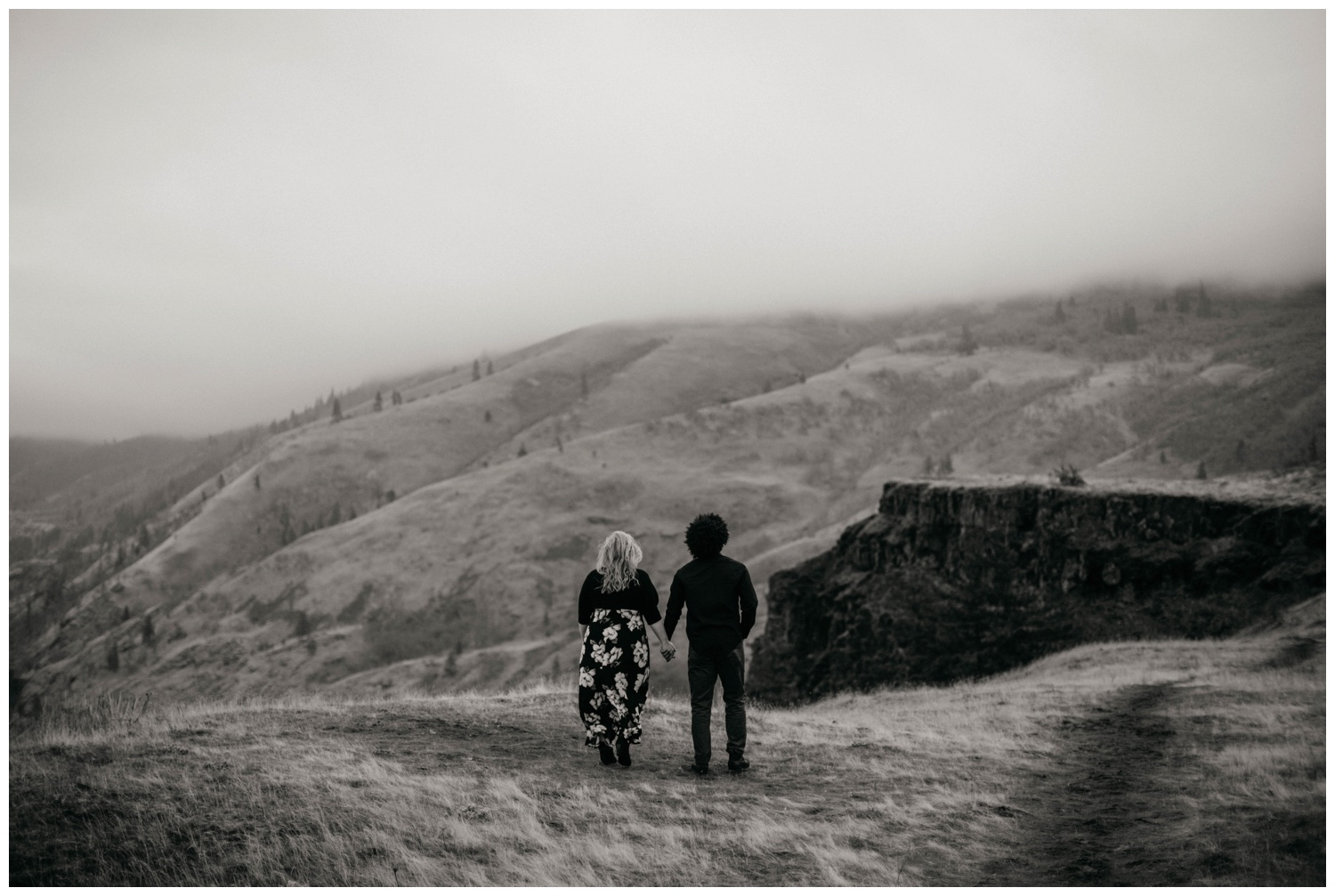 rowena_crest_intimate_engagement_session_0029.jpg