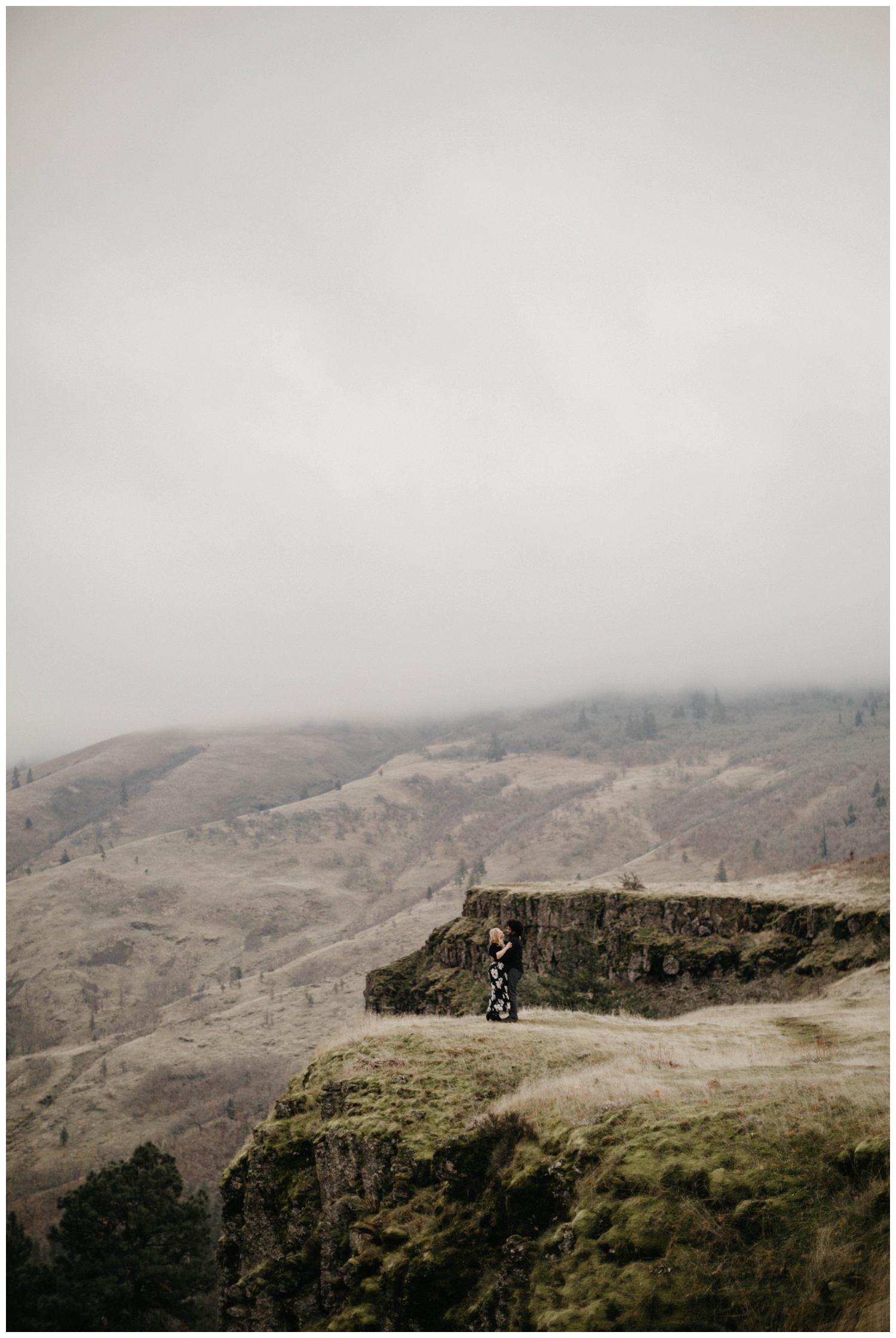 rowena_crest_intimate_engagement_session_0028.jpg