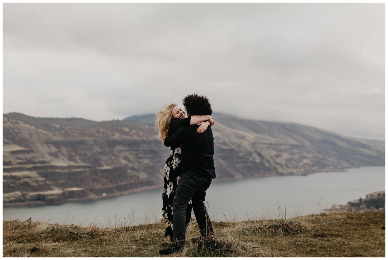 rowena_crest_intimate_engagement_session_0034.jpg