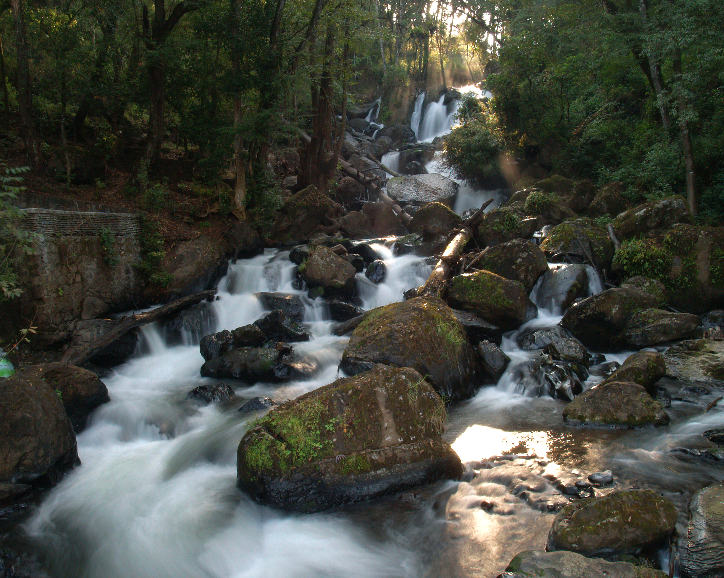 hotel avandaro valle de bravo cascada.png