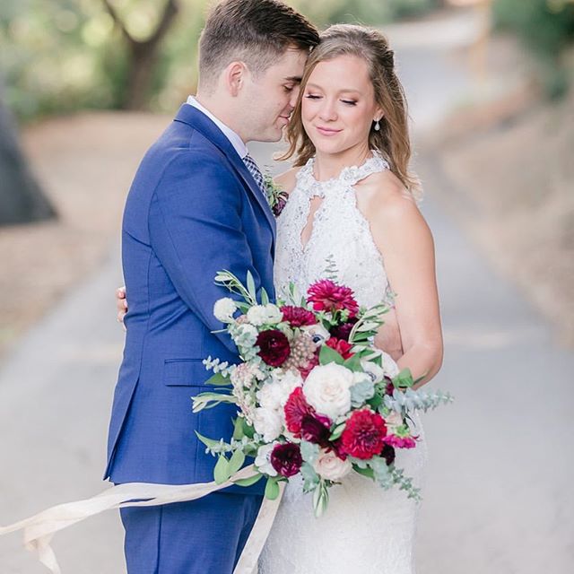 Liz &amp; Dylan💐
The sweetest love birds!! I loved this look we went with on Liz, natural but some glam on the eyes. Can&rsquo;t go wrong. A classic and beautiful bridal makeup look. .
.
.
Photography @figlewiczphotography 
Makeup by me @aubreylaine