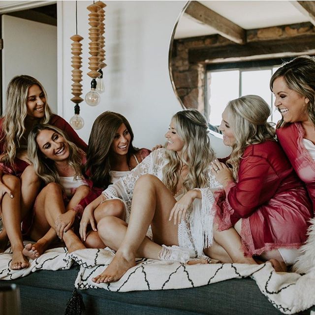 That moment with your most special ladies....so magical👯&zwj;♀️🥂✨
.
.
.
Such a beautiful day working with some amazing peeps!! Photography @charissaimiko 
Makeup by me 
Hair by @lindseyz_hair 
@earthbabyflowers 
@showmeyourmumu 
@loveandlacebridals