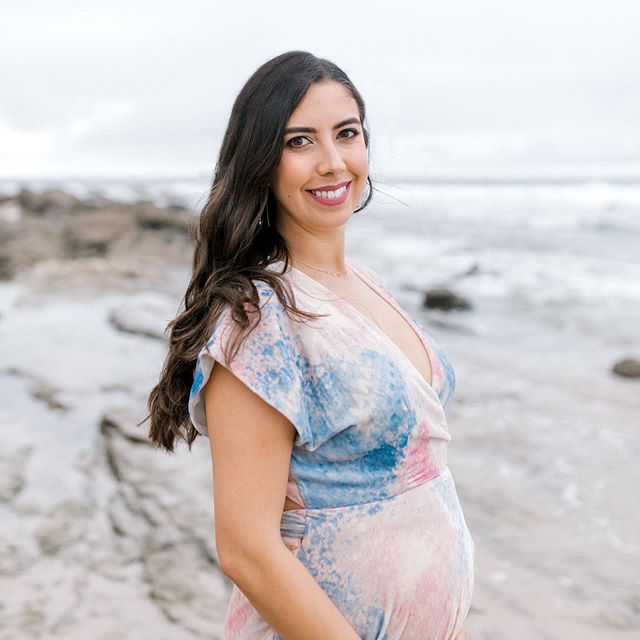 Congratulations to this momma to be!! Gorgeous maternity shoot by @tracyrinehartphoto 💄Makeup by me. .
.
.
#aubreylaineartistry #mommatobe #photoshoot #makeupartist #crueltyfreebeauty