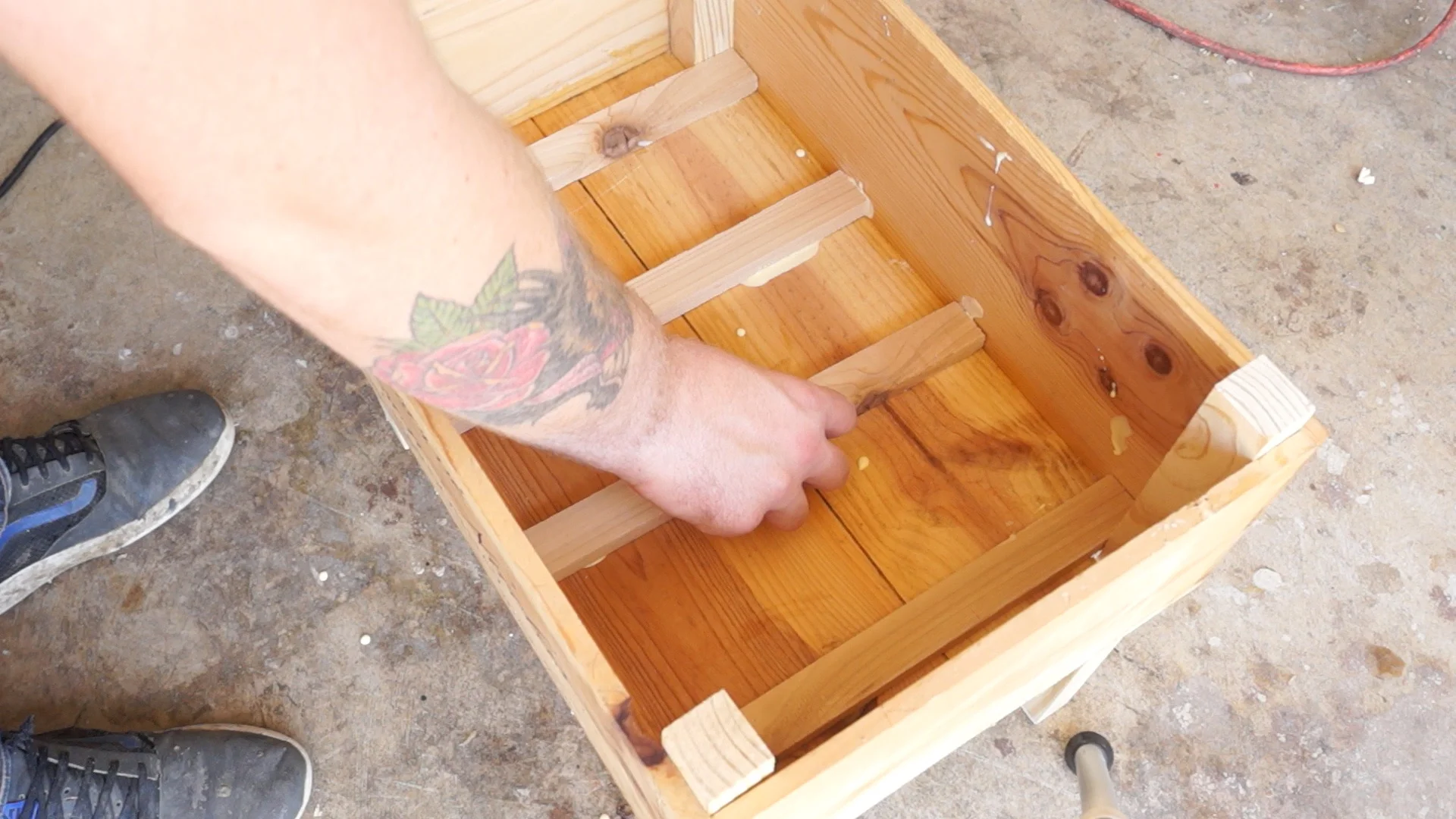 DIY WINE BOX PLANTER — Modern Builds