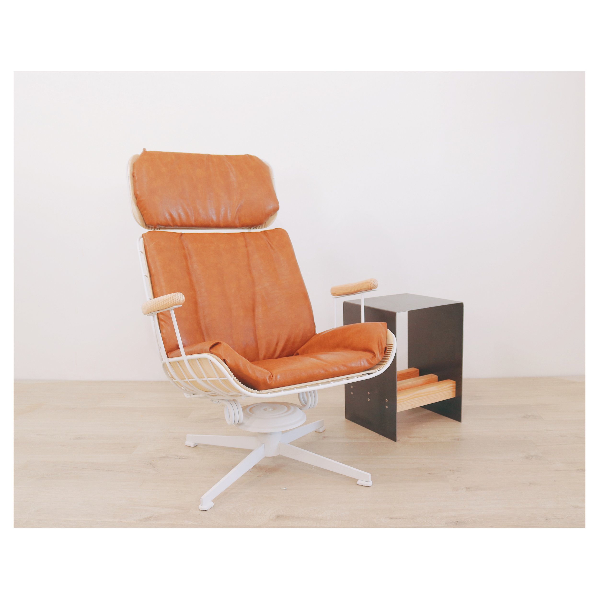  A modern take on a vintage Eames-style outdoor lounge chair.  By:  Mike Montgomery | Modern Builds    