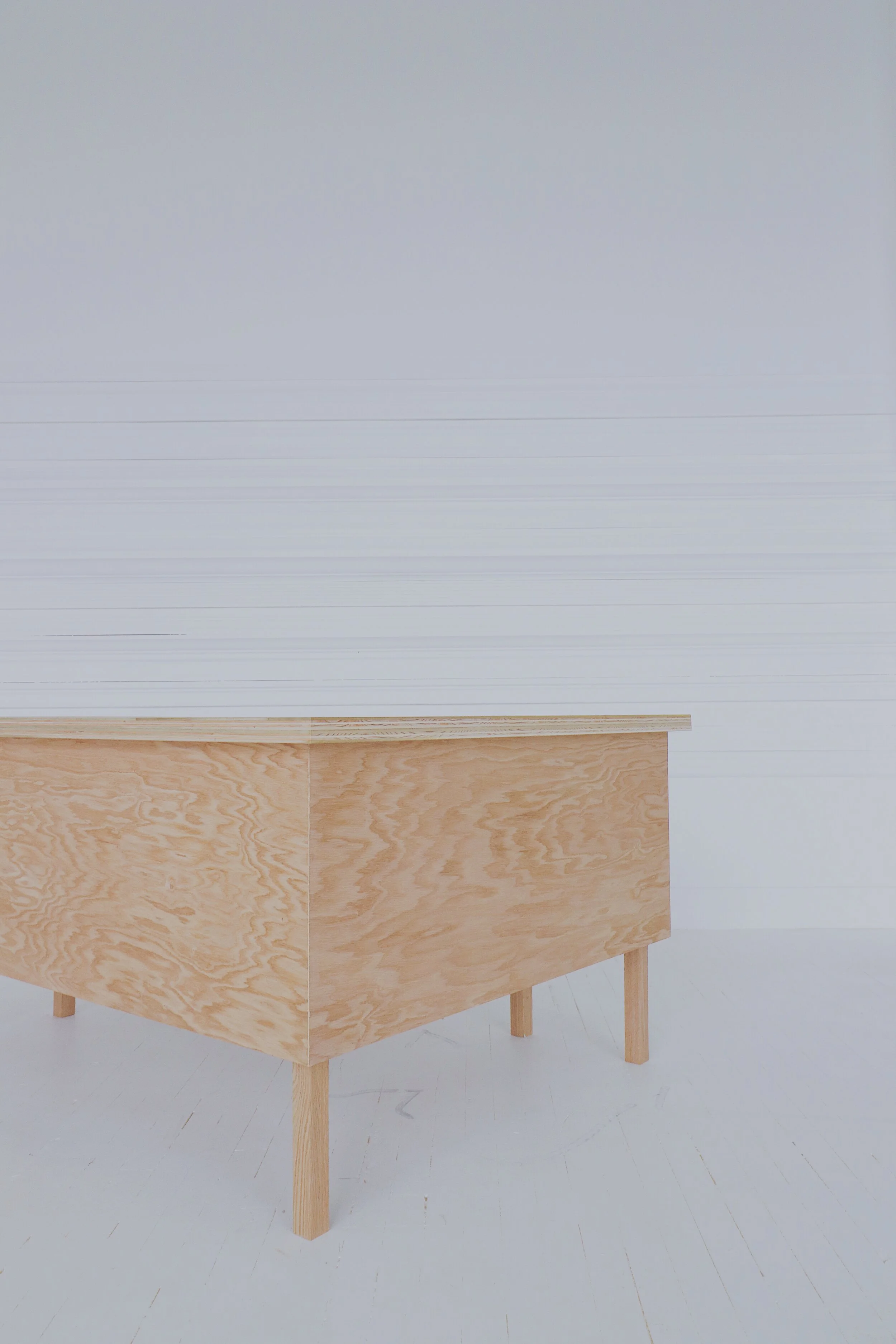 MID CENTURY MODERN L-SHAPED DESK BY MIKE MONTGOMERY for MODERN BUILDS | Free Plans