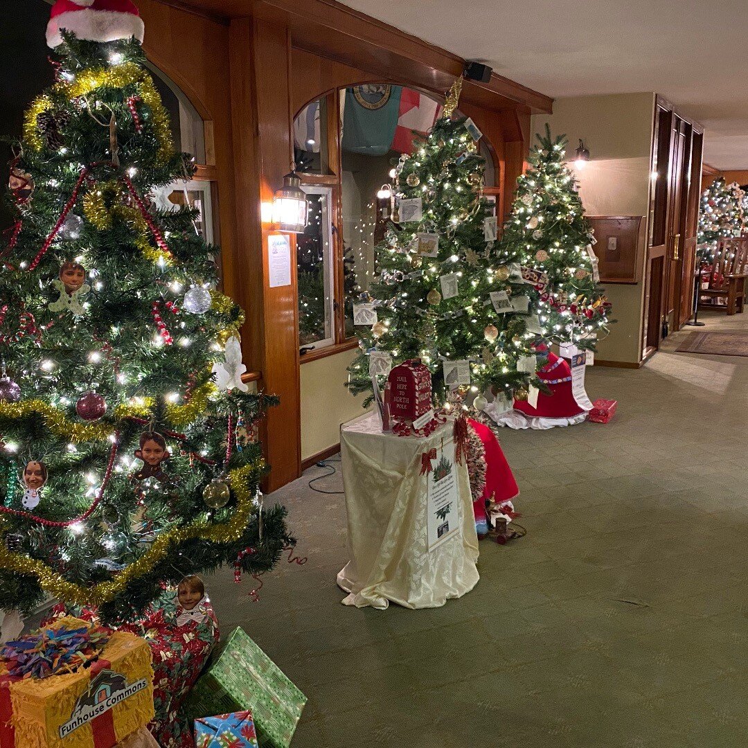 The season of giving!  Visit the 11th Annual Festival of Trees to support these wonderful local non-profit organizations and be entered to win wonderful prizes, including a round trip flight for two to Seattle on @kenmoreair!
@funhouse.commons 
@wolf