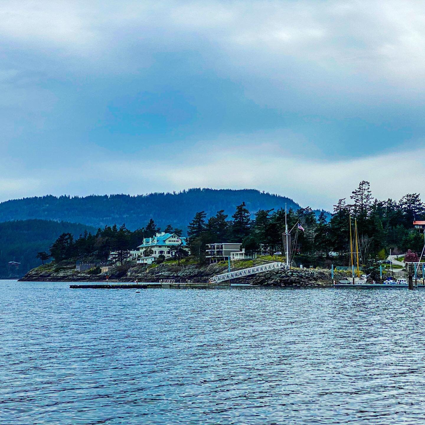 Wishing a Happy Easter to every bunny! We are so grateful for all those that spent their holiday weekend with us including @merinpaldiphotography who took this breathtaking photo #orcasisland #rosarioresort #eastersunday #easteronorcas #the_mansion_r