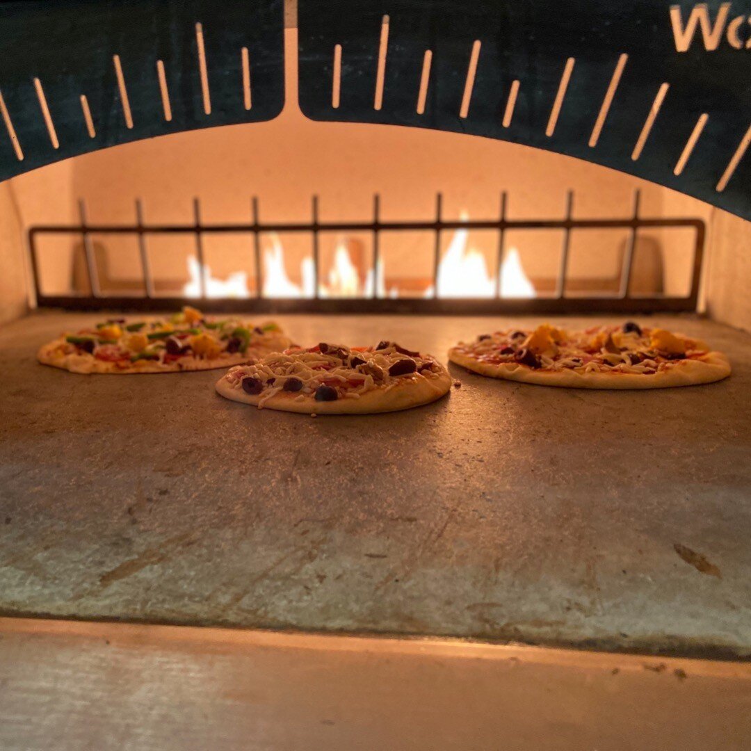 Pizza is back on the menu at the Mansion Restaurant!
#orcasisland #pizza #sanjuanislands