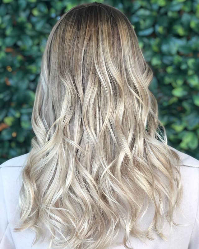 Because, what better than fabulous hair on a Friday evening!
We love the natural look and feel of this blonde babe! What do you think?