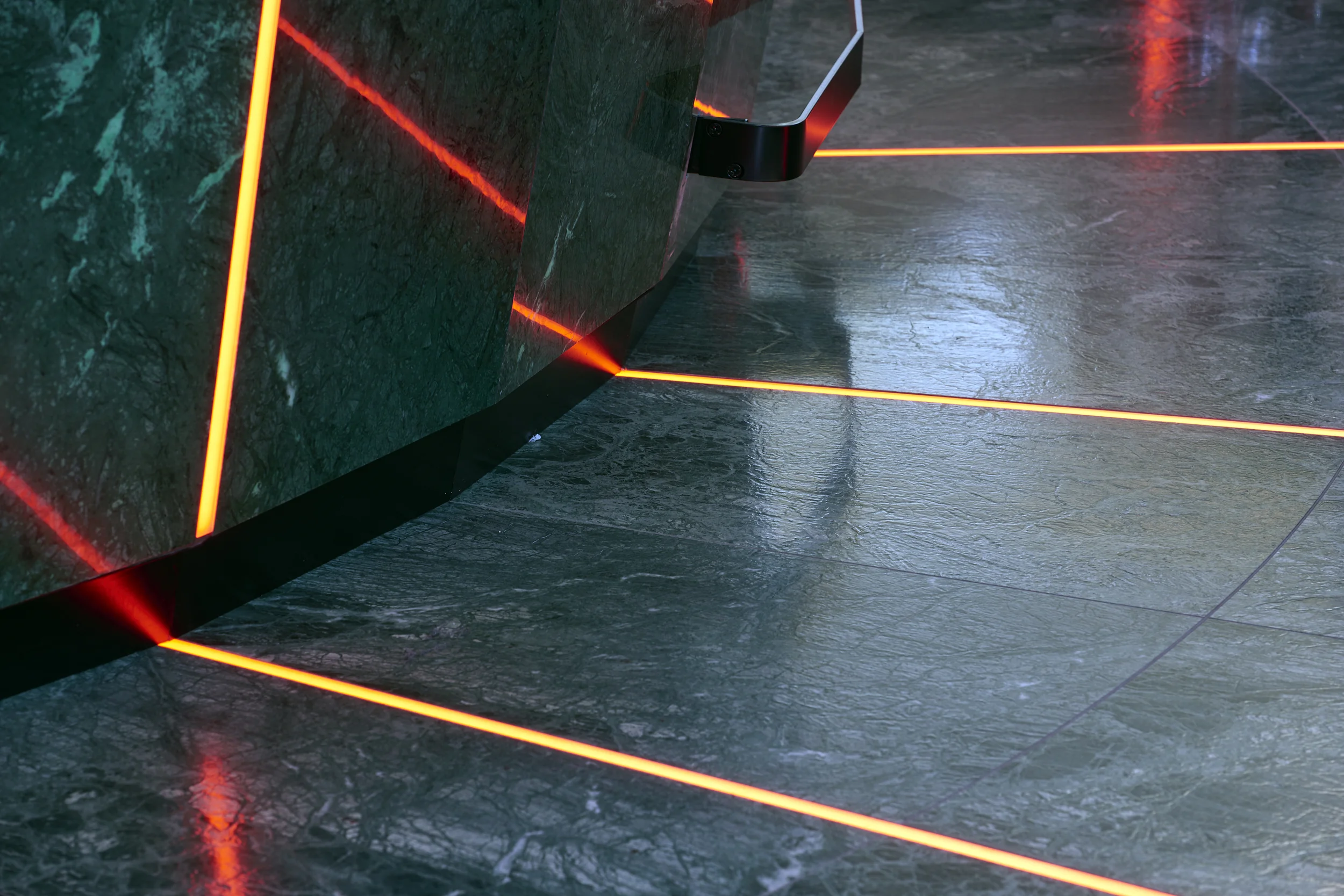 Center-Bar_023.jpg