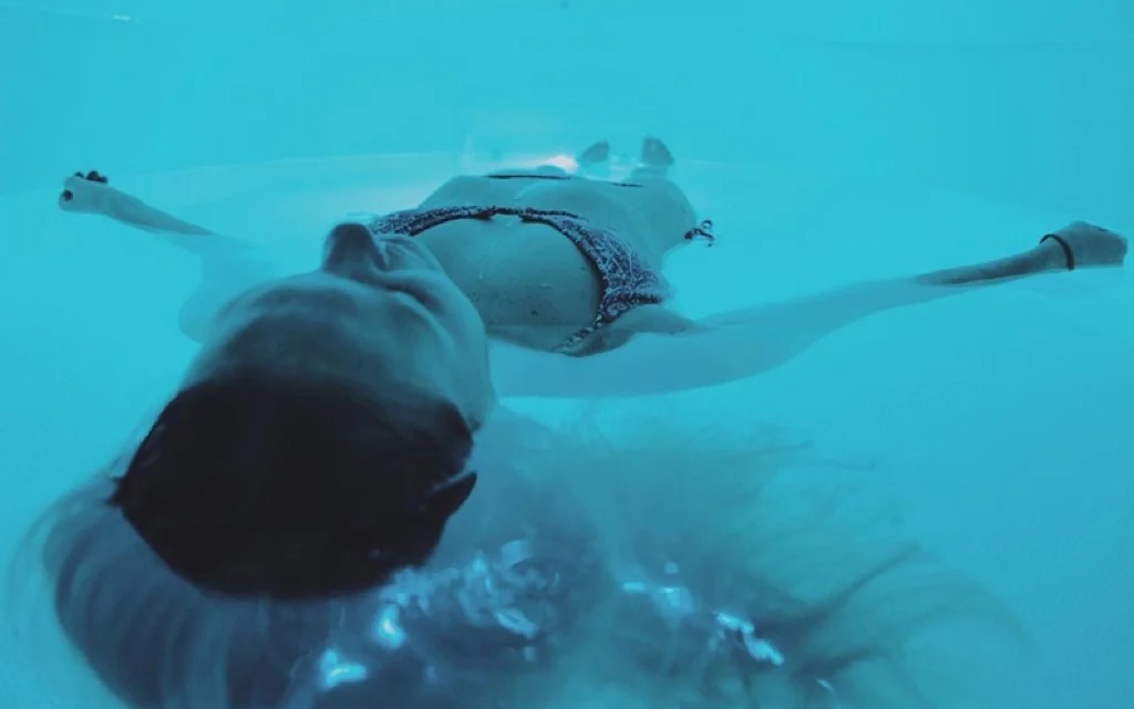 Ragazza+Floating+Flo.jpg