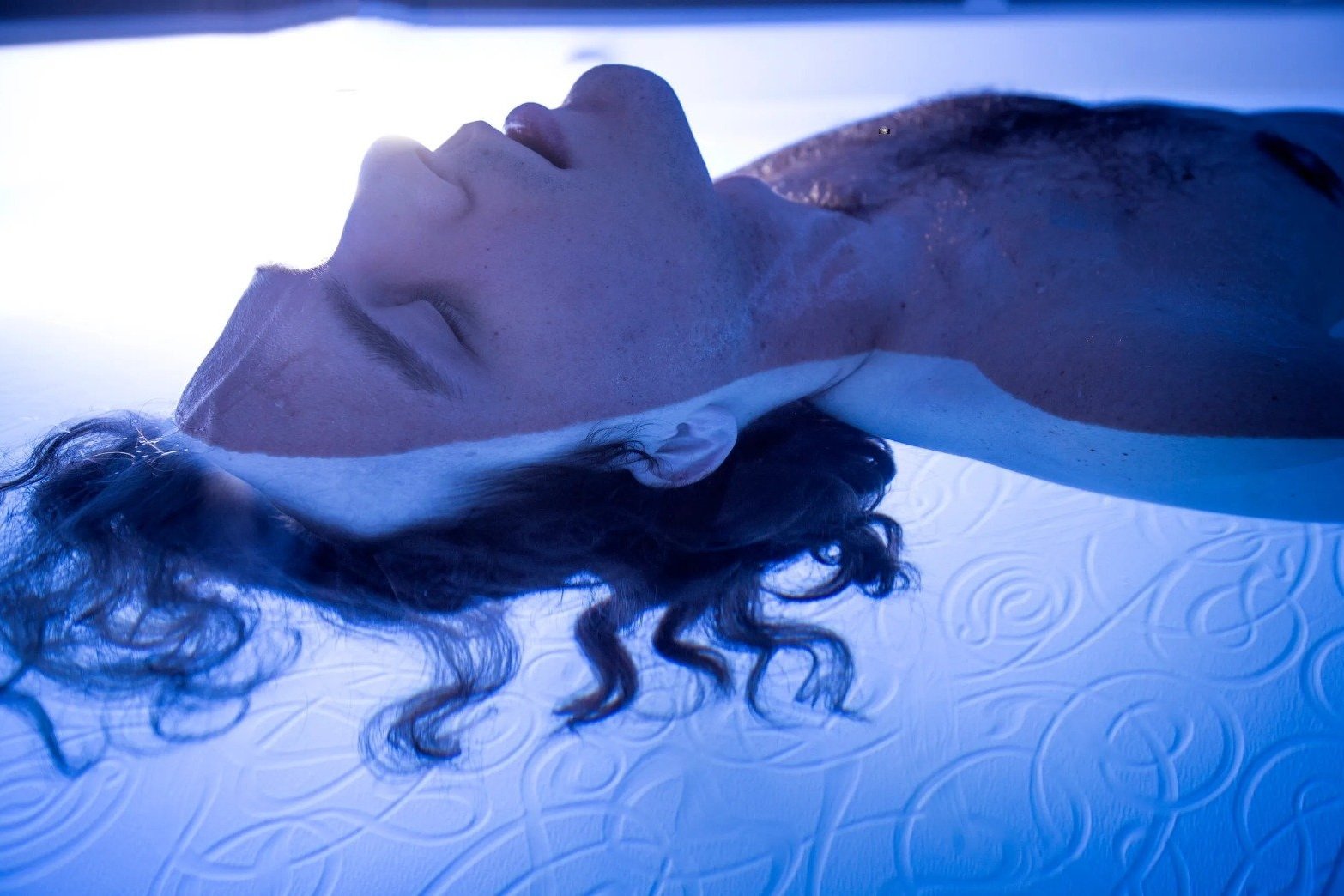 Ho trascorso due ore fluttuando nudo in una camera buia per la mia salute mentale. Ha funzionato?