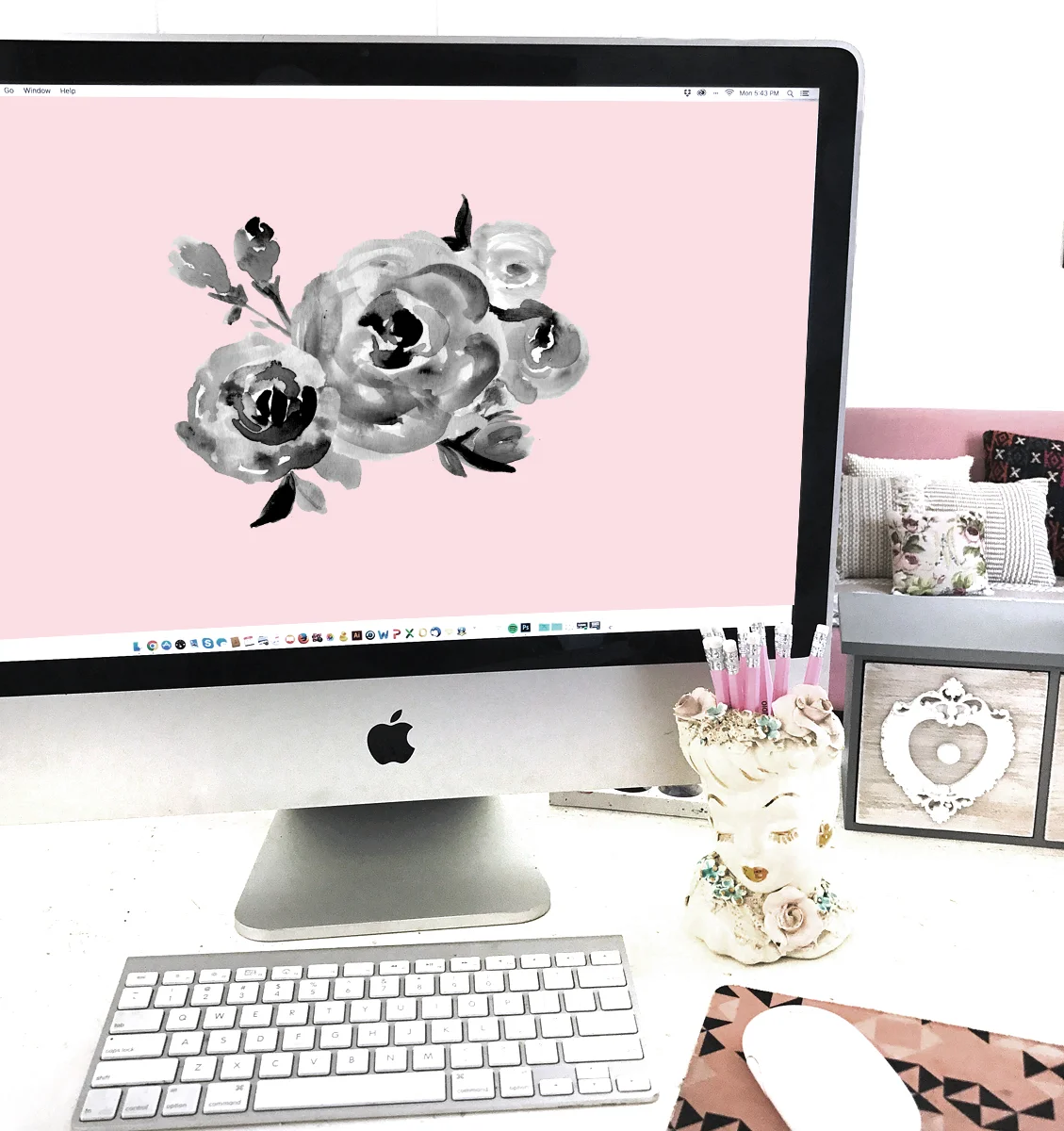 desktop-watercolor-pink-art.jpg