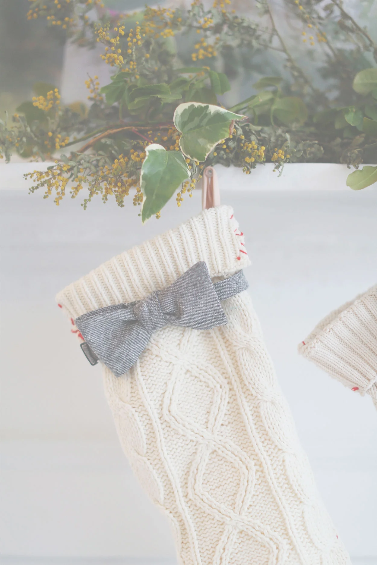 VALENTINE'S DAY STOCKINGS GLITTER GUIDE MORE BELOW / PHOTOGRAPHY BY / HELLO LOVE PHOTOGRAPHY THANK YOU TO / THE CONFETTI BAR FOX & BRIE PLUM PRETTY SUGAR JENNIE FRESA SS PRINT SHOP PEARLS AND PASTRIES SAMANTHA FAYE BAN.DO HARTFORD PRINTS