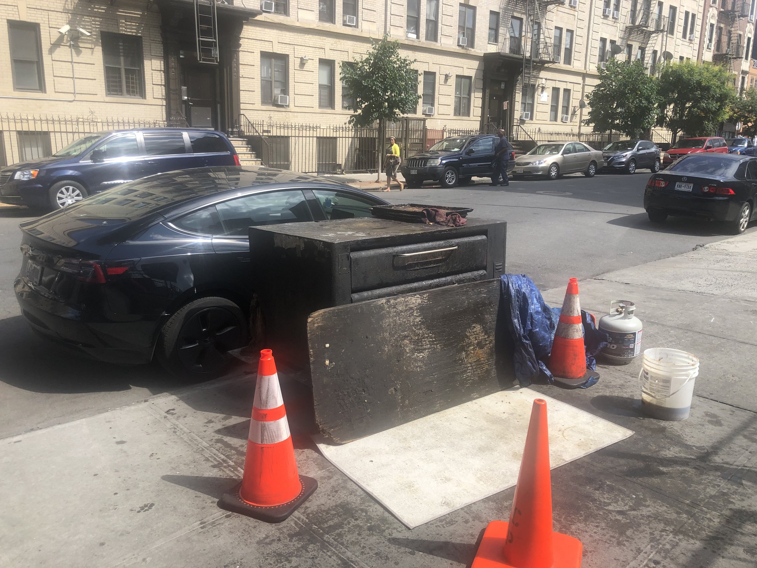 Oven that looks like a dumpster...