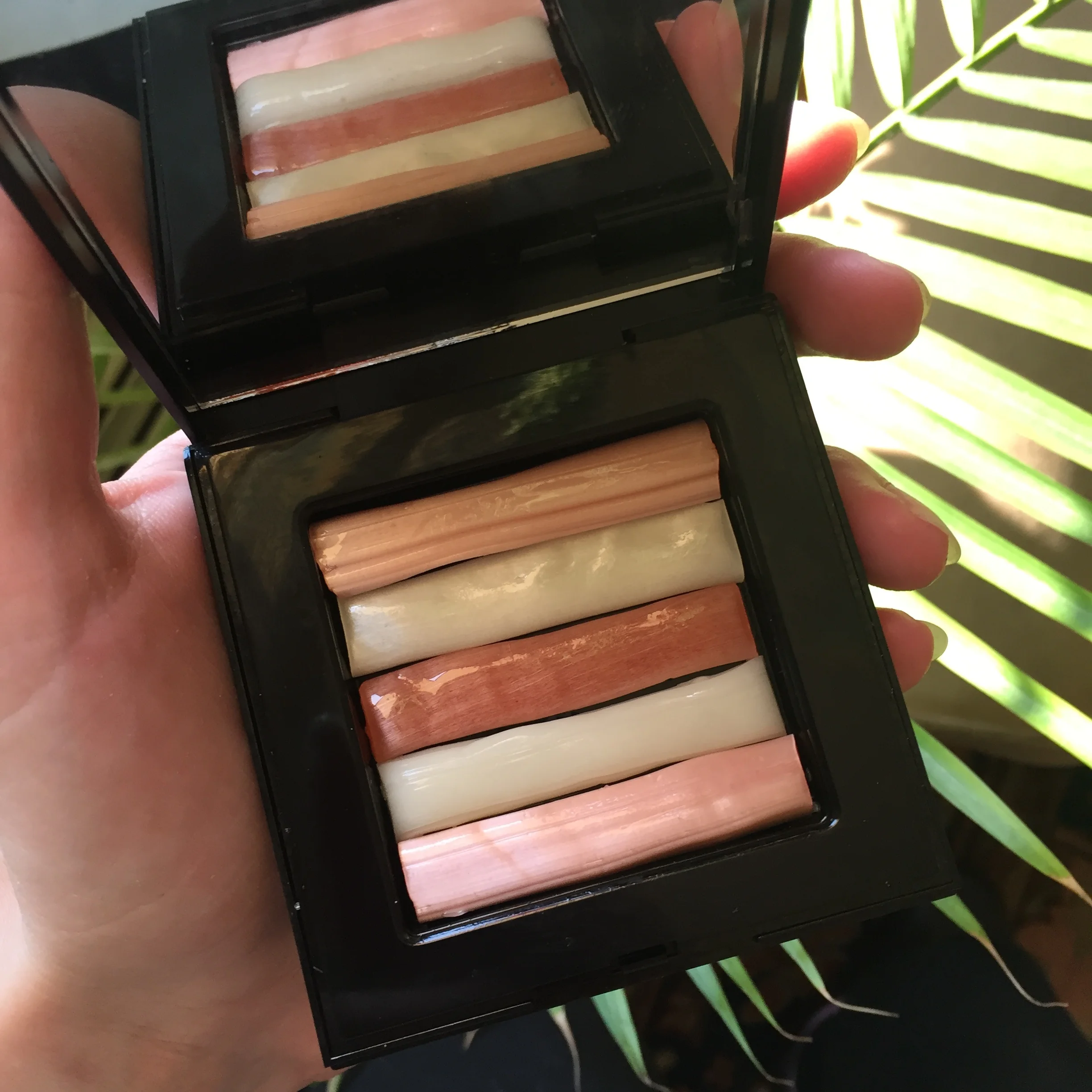  Assemble-your-own interactive cosmetic station, at which guests could build pulled sugar candy highlighter palettes using different flavors and tones inspired by Bobbi Brown highlighter palettes. 