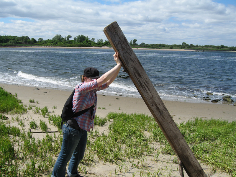  Joy Whalen helps carry the cross. 