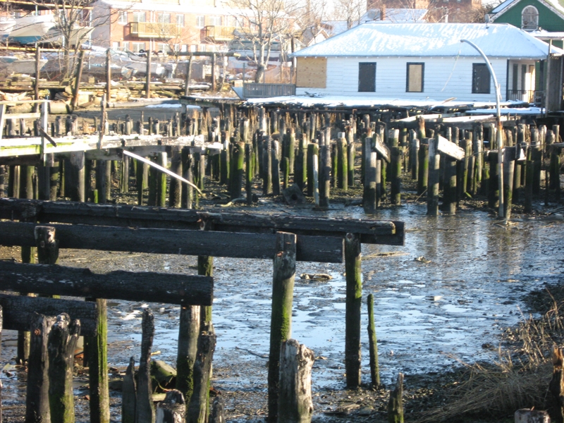 The ruins of a pier community.