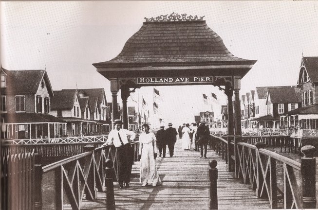  circa 1915. &nbsp;Beach 90th Street, Holland Pier. 