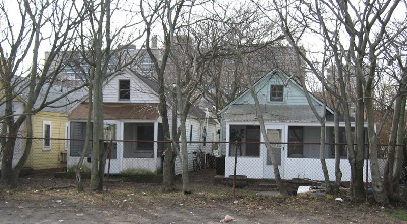  The style of bungalows portrayed in the following hurricane-themed panels. 