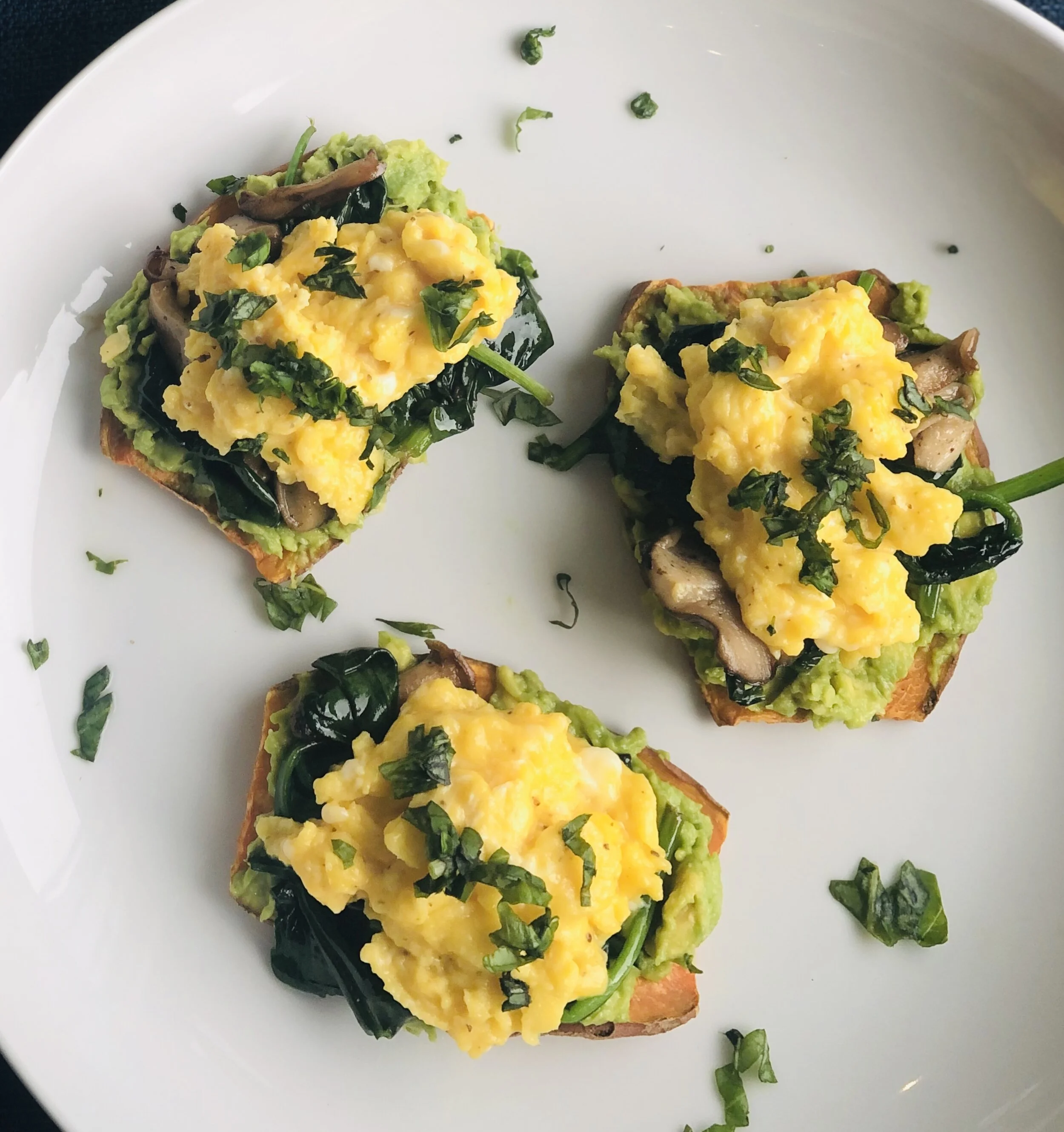 Sweet Potato Toast with Scrambled Eggs, Avocado, Spinach, Mushrooms and Basil — Aimee Rein
