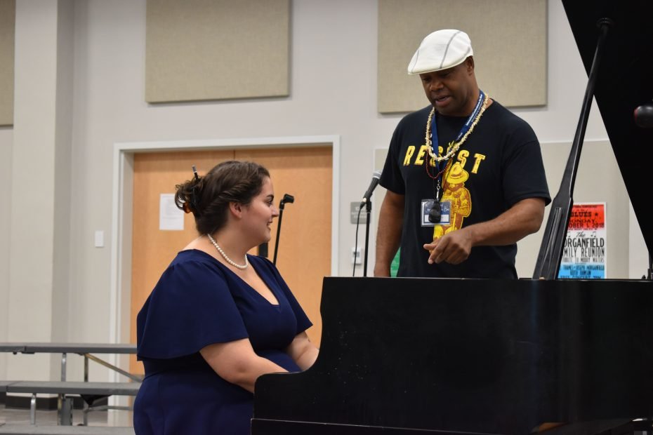  Artist-in-residence Bruce “Sunpie” Barnes conducts a master class with Delta State students. 