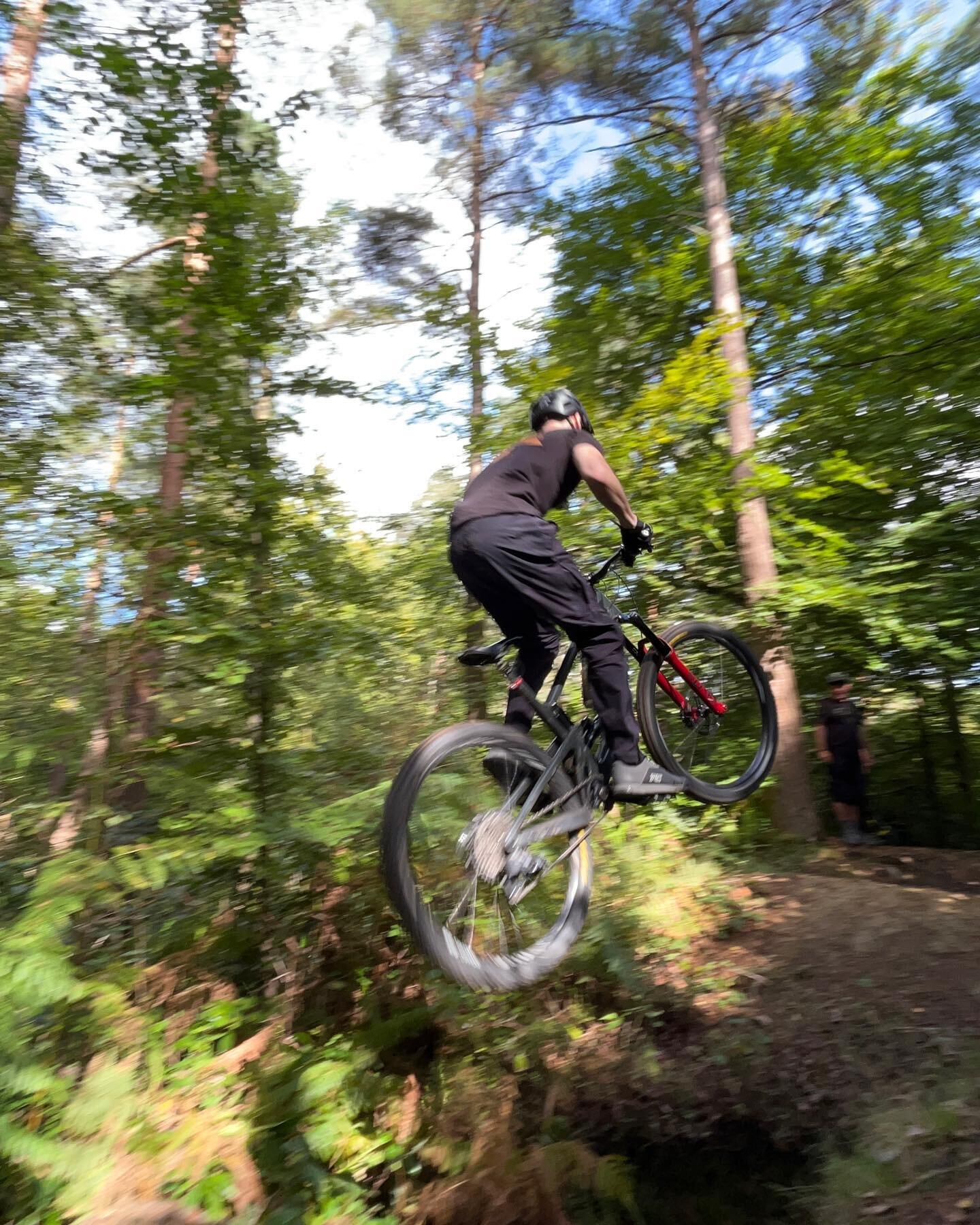 Saturdays! #surreyalps #mtb @jontysmyth &amp; @purple_sammy13 on the 📷