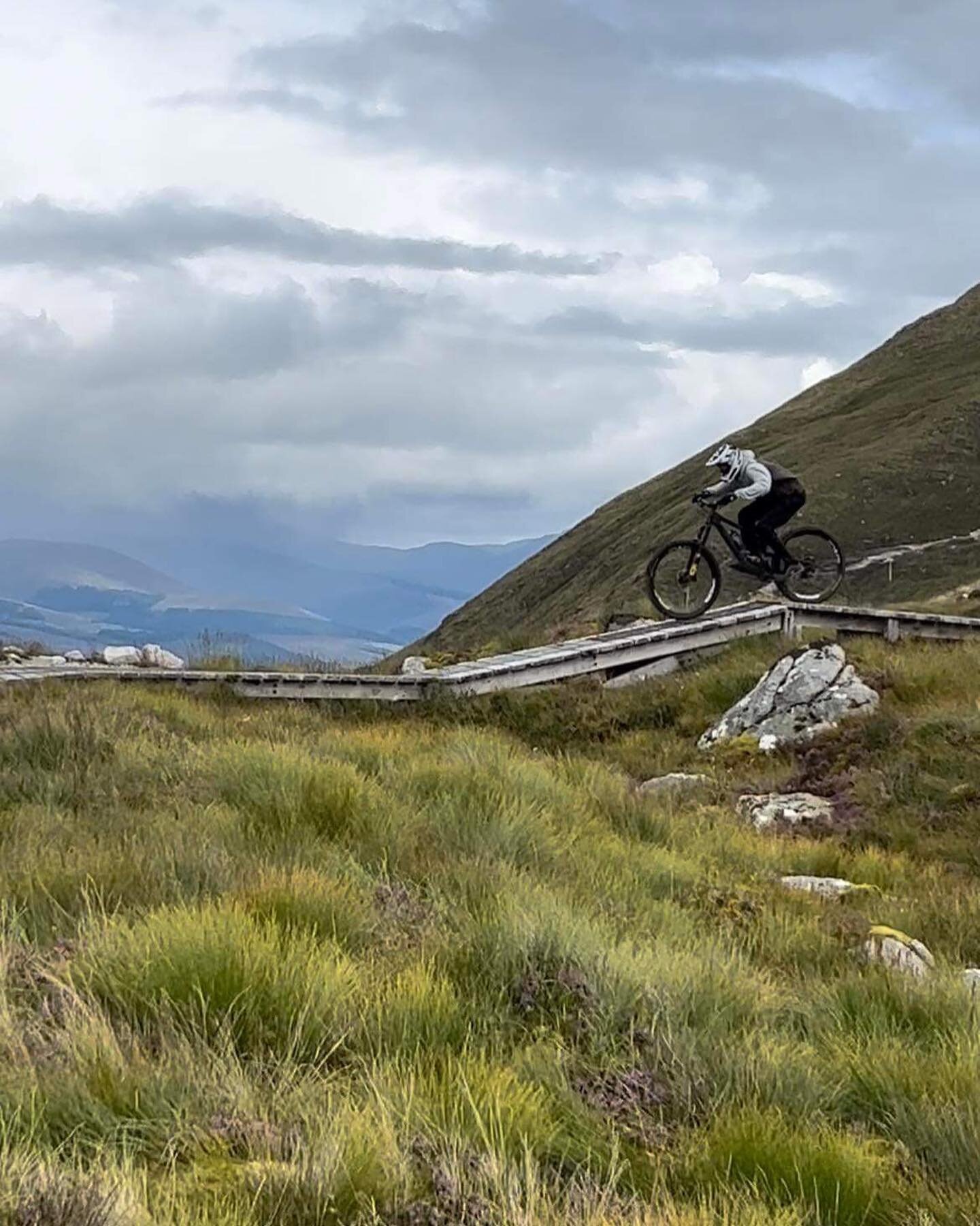 Photo dump from an awesome few days away in Fort William, for the UCI DH World Champs, with @keet1977 @purple_sammy13 @brian.hemmings.75 @jontysmyth &amp; @liamtyrrell_mtb