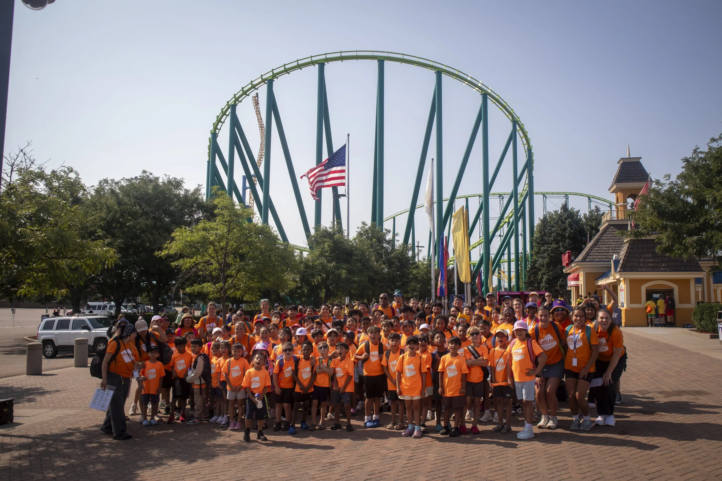 Larry Fitzgerald takes Urban Ventures Students to Valleyfair