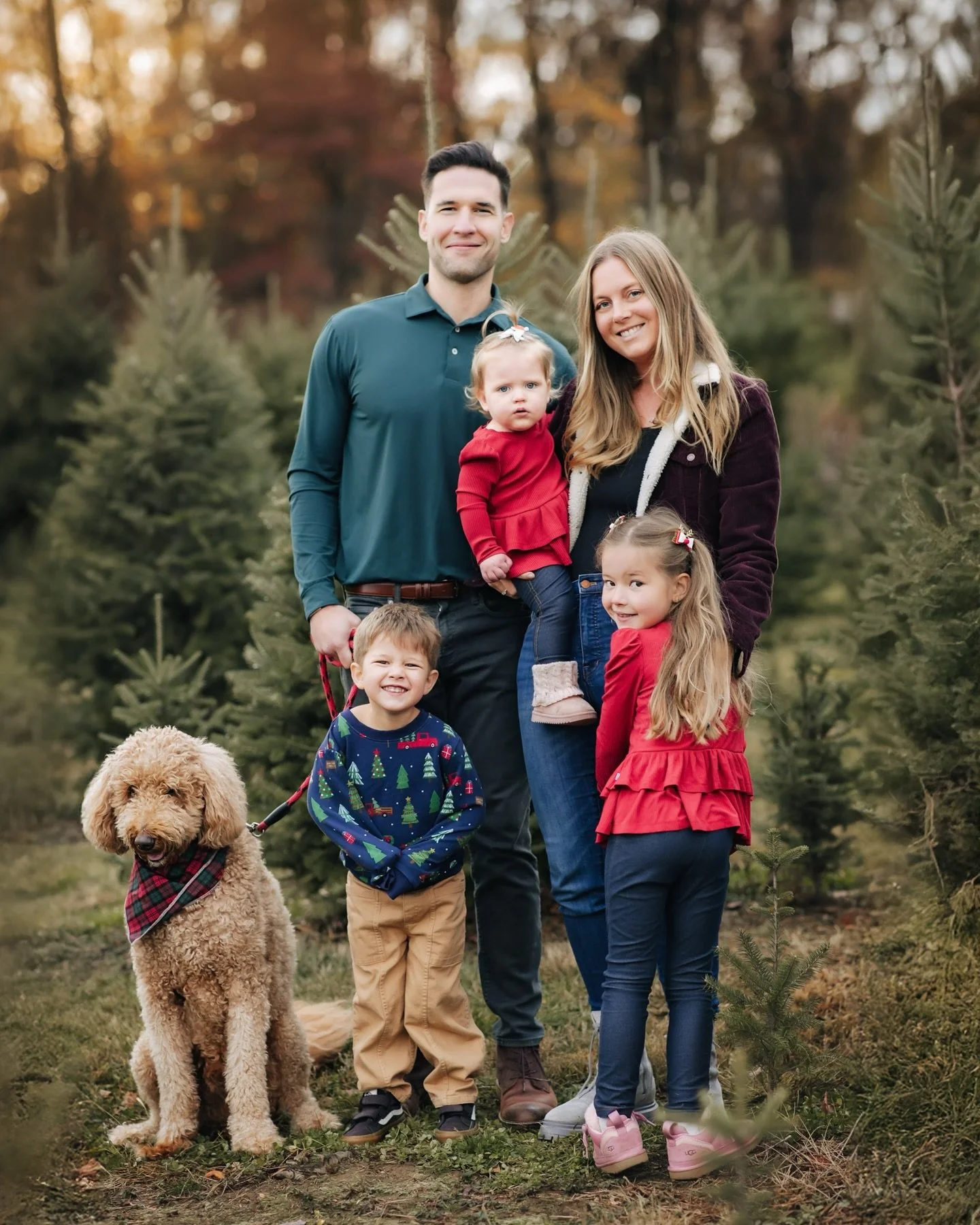 And that&rsquo;s a wrap on my 2025 Tree Farm Minis! 🎄✨

Huge thank you to every family, old, new, and furry, who showed up! My heart (and my memory cards) are full. ❤️ I&rsquo;ll be finishing up the tree farm galleries before Thanksgiving (If you di